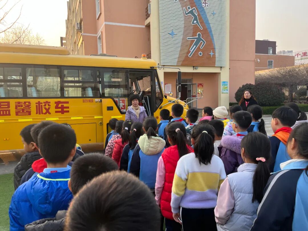 【蘭亭●校車演練】安全“童”行,為愛護(hù)航—蘭亭小學(xué)舉行校車安全演練 【蘭亭●校車演練】安全“童”行,為愛護(hù)航—蘭亭小學(xué)舉行校車安全演練