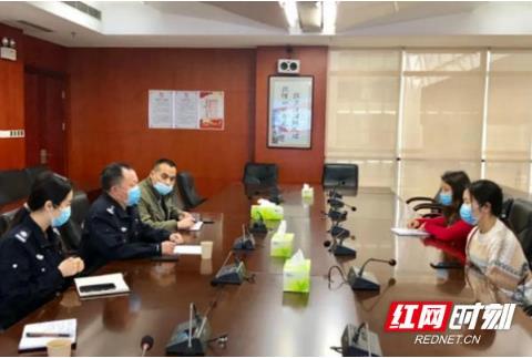 嚴把校車“安全關” 天元區(qū)約談3所幼兒園 嚴把校車“安全關” 天元區(qū)約談3所幼兒園