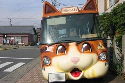 日本校車也賣“萌”　連大人都想坐（圖）