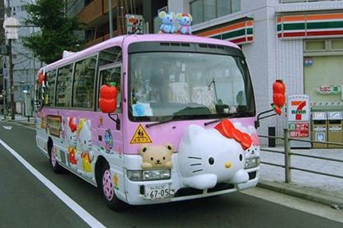 日本校車也賣“萌”　連大人都想坐（圖）