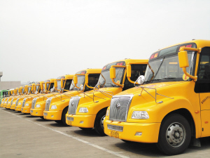 快給校車加上一層“法規(guī)裝甲”(圖) 快給校車加上一層“法規(guī)裝甲”(圖)