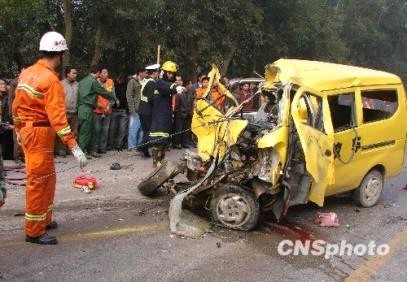 中美實力對比之校車版(圖)