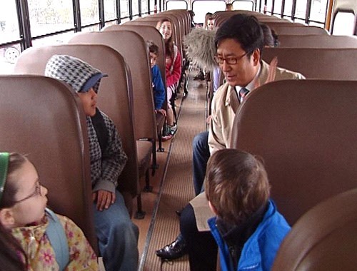 中美實力對比之校車版(圖)