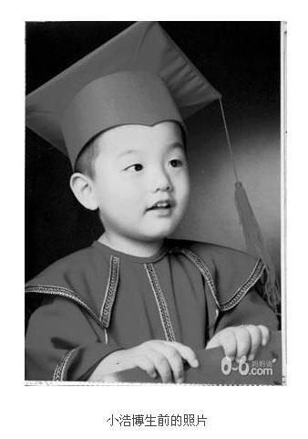 校車事故七： 

事故時間：2011年3月14日上午

事故原因：肇事校車超載超速

事故發生地：北京門頭溝

死亡人數：2名兒童死亡

受傷人數：3名兒童受傷

事故細節：2011年3月14日上午9點25分，在蓮石東路門頭溝路段小園村路口處，一輛大客車撞上路邊施工圍擋，鋼管從客車右前部插入車內，導致兩人身亡，其中一人為幼兒園園長劉某，一人是5歲的史浩博。事故還導致另外3名兒童受傷。當天，客車超載32人，時速為98公里/小時，超過限定的60公里/小時。肇事司機尤毅負全部責任。此客車系某汽車租賃公司所有，而34歲的肇事司機竟有10年的吸毒史。