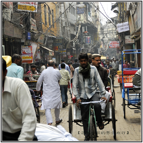 印度交通像廟會(huì) 校車很拉風(fēng)(圖)