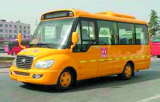 “大鼻王”校車來到幼兒園