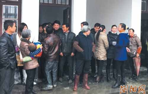 張坊農村公交補貼校車陷困局/ 張坊農村公交補貼校車陷困局