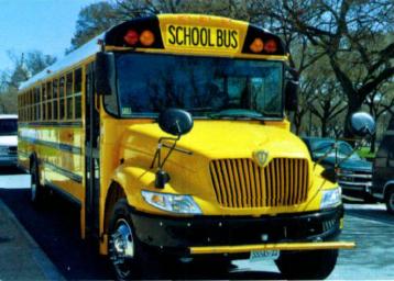 美國(guó)校車：一項(xiàng)延續(xù)百余年的安全工程(圖)