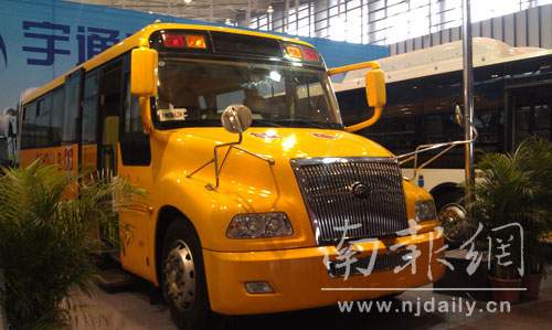 國(guó)際客車展上感受市場(chǎng)新風(fēng)向 校車生產(chǎn)商“搶市場(chǎng)” 國(guó)際客車展上感受市場(chǎng)新風(fēng)向 校車生產(chǎn)商“搶市場(chǎng)”