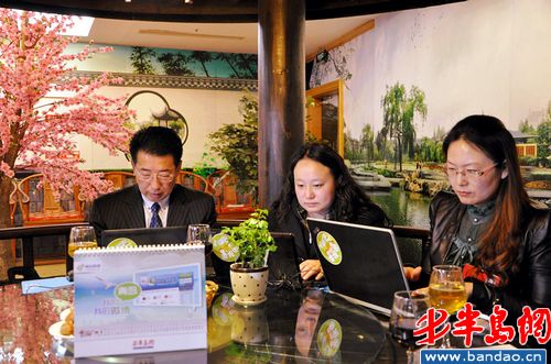 代表做客青島微博談校車 坦言220元/月仍賠錢