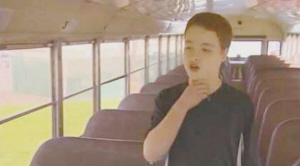 美國華盛頓:司機突發心臟病,13歲男童救校車 美國華盛頓:司機突發心臟病,13歲男童救校車