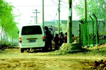 青駝一幼兒園校車11人座塞了49個娃