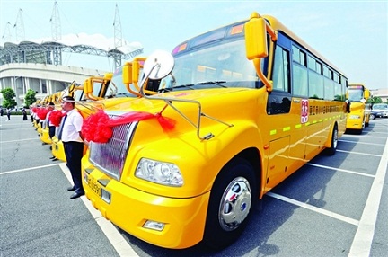 蘇州:大鼻子校車上路 蘇州:大鼻子校車上路