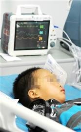 成都客車側(cè)翻后續(xù)報(bào)道:37人入院治療6人重傷(圖) 成都客車側(cè)翻后續(xù)報(bào)道:37人入院治療6人重傷(圖)