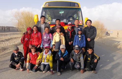“開往春天的校車”公益活動首批捐贈校車到達(dá)塔縣(圖) “開往春天的校車”公益活動首批捐贈校車到達(dá)塔縣(圖)