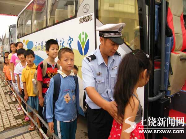余干的校車“乘警”