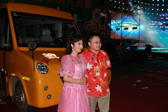 群星獻歌“校車公益行動” 劉媛媛唱響關愛心聲（圖）