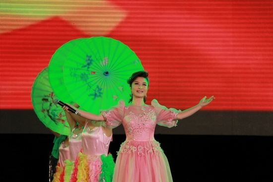 群星獻歌“校車公益行動” 劉媛媛唱響關愛心聲（圖）