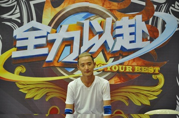 于小彤錄制《全力以赴》 與方力申合演田忌賽馬 于小彤錄制《全力以赴》 與方力申合演田忌賽馬