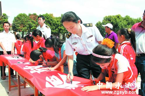 廣西:讓“校船”溫暖民心 廣西:讓“校船”溫暖民心