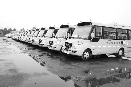商丘購置新校車 開通學生專線 商丘購置新校車 開通學生專線