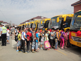 9月1日興化市戴南鎮(zhèn)啟用16輛國標校車
