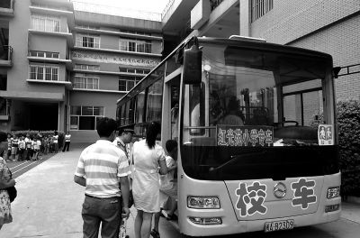 福建：校車超載民警能“隔空叫停”