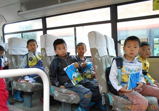 扶風縣加強管理確保校車運行平安(圖) 扶風縣加強管理確保校車運行平安(圖)