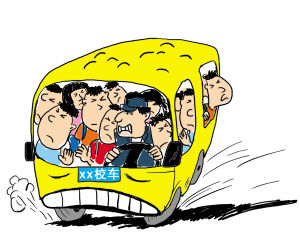 校車里“疊羅漢”(圖) 校車里“疊羅漢”(圖)
