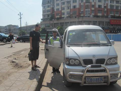 內江：交警二大隊采取有力措施 進一步加強校車安全管理工作