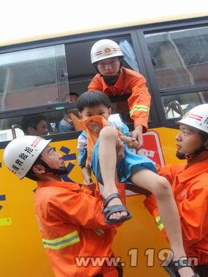 中國消防雜志:開展校車消防安全逃生演練 中國消防雜志:開展校車消防安全逃生演練