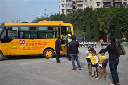 巴南：強化應(yīng)急救援演練 保障校車運行安全