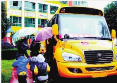 長沙校車明年起有專牌:湘A*S 每半年須體檢 長沙校車明年起有專牌:湘A*S 每半年須體檢