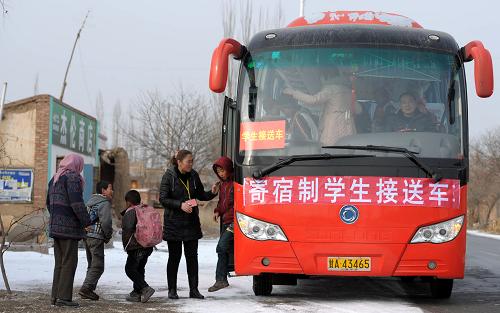 甘肅：寄宿生校車接送全覆蓋