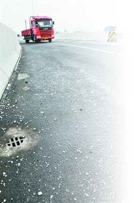 吳江:校車大半停運 數千家長措手不及(組圖) 本報記者 高戩 王小兵