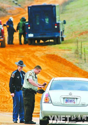 美國男子打死校車司機 劫走一男童與警方對峙