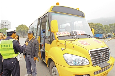 珠海:4月1日起執行公安部校車新規 昨開展專項檢查 珠海:4月1日起執行公安部校車新規 昨開展專項檢查