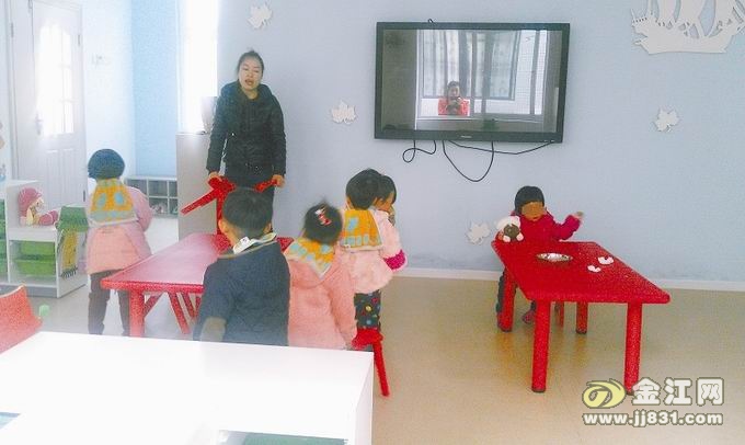 是體驗(yàn)上課還是無(wú)證開(kāi)學(xué)？臨港一幼兒園校車(chē)叫停