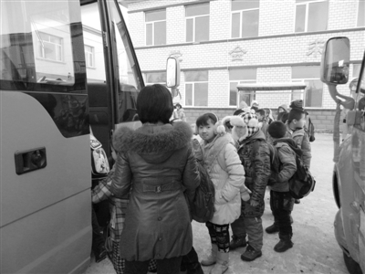 校車 公益基金買政府投資養