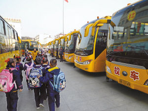 贛州民營學校刮起“黃色安全旋風” 贛州民營學校刮起“黃色安全旋風”