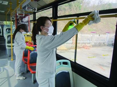 青島公交出租校車大消毒 防H7N9 青島公交出租校車大消毒 防H7N9
