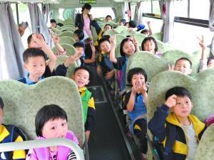 姓“民”姓“公”校車待遇大不同 姓“民”姓“公”校車待遇大不同