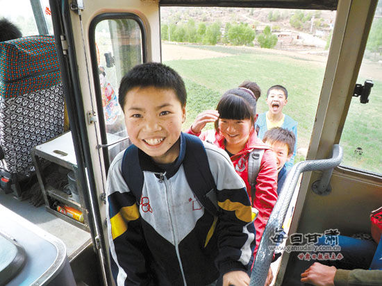 蘭州嘗試校車運(yùn)營新模式農(nóng)村配備校車專業(yè)化才是最終出路