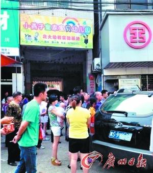 人大代表駕車堵校車遭掌摑:失范者,求誰都沒用 人大代表駕車堵校車遭掌摑:失范者,求誰都沒用