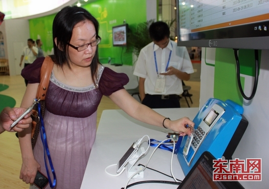 6·18展出3G定位校車系統 家長也可實時“監控”校車安全