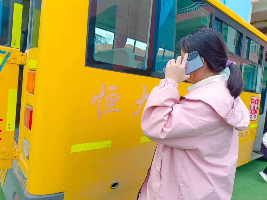 【安全教育】校車應(yīng)急演練,筑牢安全防線——恒大樂迪幼兒園校車安全演練活動(dòng) 【安全教育】校車應(yīng)急演練,筑牢安全防線——恒大樂迪幼兒園校車安全演練活動(dòng)