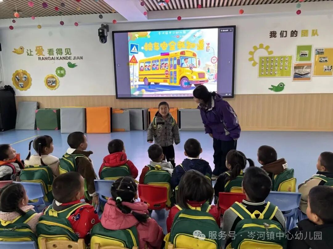 【安全防護(hù)】校車安全“大練兵”,守護(hù)幼兒平安行——岑河鎮(zhèn)中心幼兒園校車安全演練 【安全防護(hù)】校車安全“大練兵”,守護(hù)幼兒平安行——岑河鎮(zhèn)中心幼兒園校車安全演練