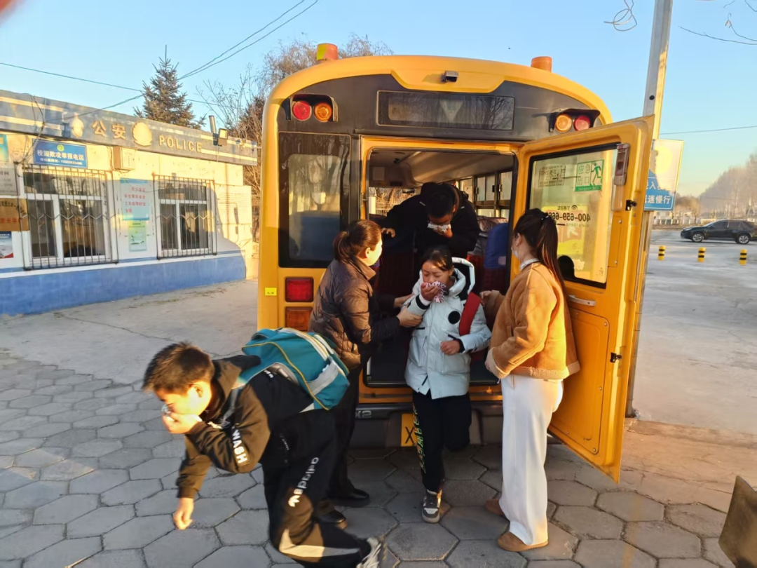 【安全防范】防患于未 燃——潘家堡九年一貫制學校開展冬季校車防火應急演練 【安全防范】防患于未 燃——潘家堡九年一貫制學校開展冬季校車防火應急演練