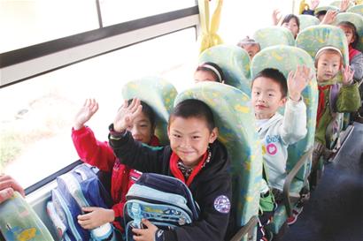 交運 校溫馨 車開通嶗山新線路