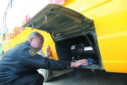 青島:千輛校車加裝供暖鍋爐 外觀像熱水器 青島:千輛校車加裝供暖鍋爐 外觀像熱水器